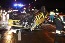 Rijkswaterstaat-voertuig gecrasht op A9, bestuurder gewond