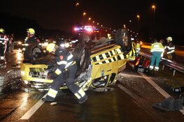 Rijkswaterstaat-voertuig gecrasht op A9, bestuurder gewond
