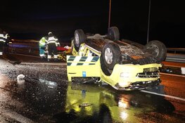 Rijkswaterstaat-voertuig gecrasht op A9, bestuurder gewond