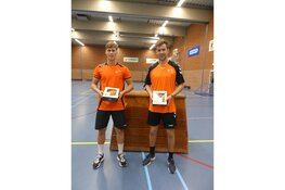 Jong Oranje talenten geeft een speciale handbalclinic aan de jeugd van HCV'90