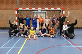 Eredivisionist HV KRAS/Volendam geeft handbal clinic aan jeugd van HCV’90