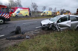 Zwaargewonde bij fors ongeval N208 bij Velserbroek: weg afgesloten