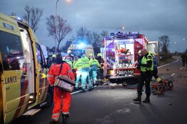 Zwaargewonde bij fors ongeval N208 bij Velserbroek: weg afgesloten