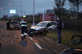 Zwaargewonde bij fors ongeval N208 bij Velserbroek: weg afgesloten