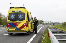 Auto knalt op vrachtwagen op A22