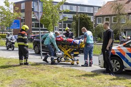 Automobilist schrikt van fietser en rijdt water in