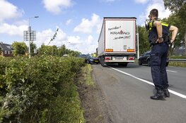 Botsing tussen vrachtwagen en auto op de N208 bij Velserbroek