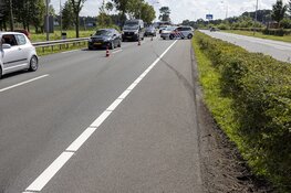 Botsing tussen vrachtwagen en auto op de N208 bij Velserbroek