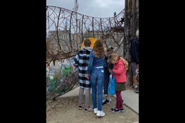 Fietsen langs kunstwerken van afval