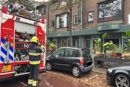 Boeket met kunstbloemen in de brand in bloemenwinkel IJmuiden
