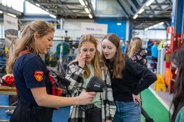 Tata Steel zet meisjes aan het werk tijdens Girl's Day