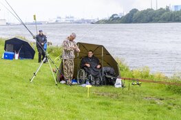 Visdag voor mensen met een beperking aan Noordzeekanaal