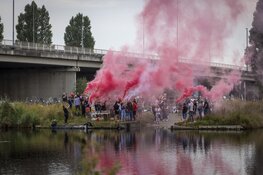 Herdenking bij Zijkanaal C voor overleden Haarlemse