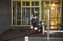 Brand op dak van basisschool in Velserbroek