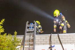 Brand op dak van basisschool in Velserbroek