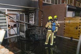 Brand in achtertuin van woning aan de Floraronde in Velserbroek