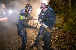 Grote oefening om politiehonden aan vuurwerk te laten wennen ivm Oud en Nieuw