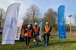 Wethouder Smeets zet eerste schop in de grond