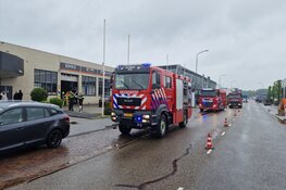 Brand bij autobedrijf in Velsen-Noord