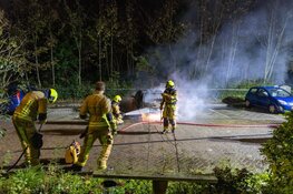 Auto door brand verwoest aan Raafstraat in IJmuiden