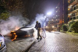 Auto door brand verwoest aan Raafstraat in IJmuiden