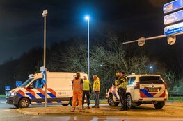 Twee gewonden bij ernstig ongeval Velsen-Zuid, automobilisten lappen afzetting aan hun laars
