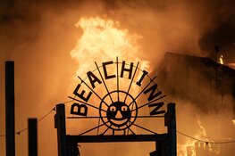 Grote brand verwoest strandtent Beach Inn IJmuiden