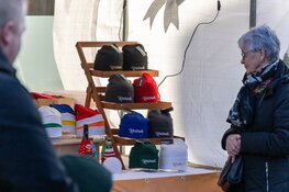 Propvolle fietsenstalling en heerlijk weer bij de Kerstmarkt in Santpoort-Noord