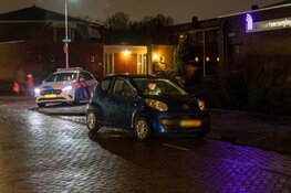 Automobilist rijdt lantaarnpaal omver in IJmuiden