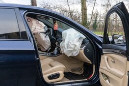 Twee auto's tegen elkaar in Driehuis