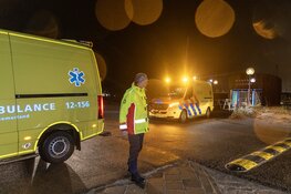 Hulpdiensten groots uitgerukt voor melding persoon te water bij jachthaven