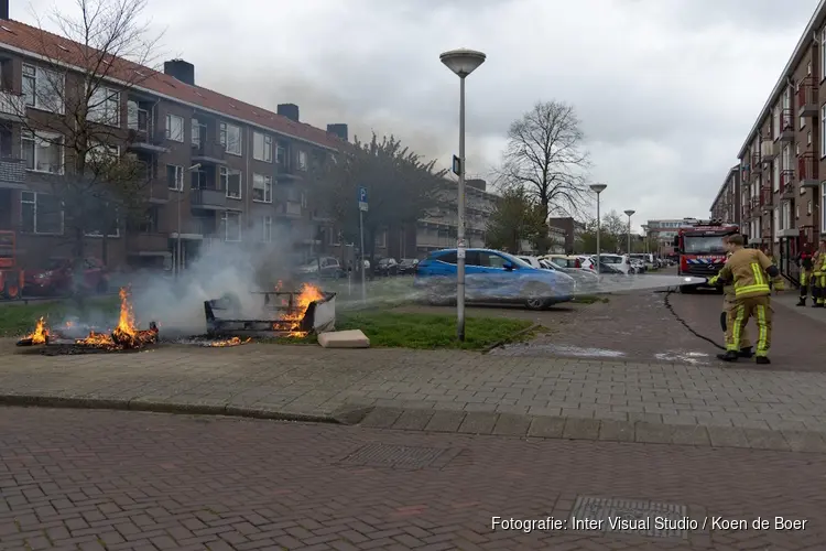 Grofvuil bank in brand gestoken