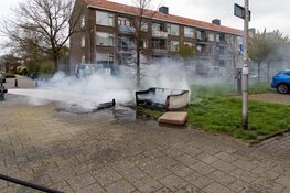 Grofvuil bank in brand gestoken
