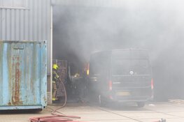 Middelbrand in bedrijf in IJmuiden