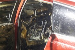 Auto interieur volledig uitgebrand aan de Scheldestraat in IJmuiden
