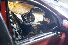 Auto interieur volledig uitgebrand aan de Scheldestraat in IJmuiden