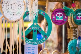 Ibiza-markt XL tijdens het Pinksterweekend in Zandvoort