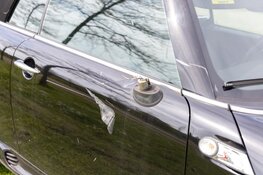 Automobiliste raakt geparkeerde auto's en wordt aangehouden