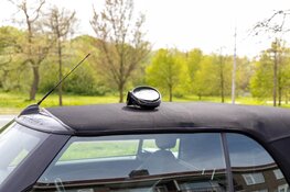 Automobiliste raakt geparkeerde auto's en wordt aangehouden