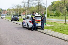 Automobiliste raakt geparkeerde auto's en wordt aangehouden