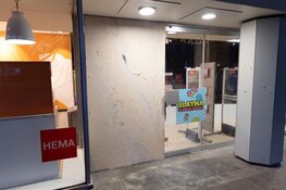 Ruit van Hema in IJmuiden gesneuveld door zwaar vuurwerk