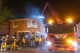 Bewoners uit brandende woning gevlucht en kat gered in IJmuiden