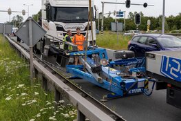 Hoogwerker gekanteld op Amsterdamseweg
