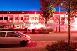Onrustige sfeer op Lange Nieuwstraat in IJmuiden na verlies Oranje