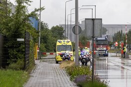 Fietser ernstig gewond bij ongeval met vrachtwagen bij Tata Steel