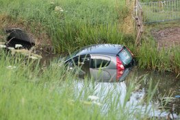 Auto te water in Velserbroek