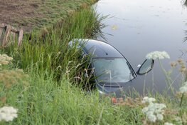 Auto te water in Velserbroek
