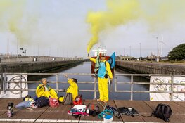 Activisten van Extinction Rebellion blokkeren wederom cruiseschepen
