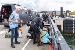Sluizen IJmuiden weer geblokkeerd: Cruiseschepen richting Amsterdam staan vast