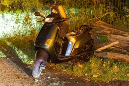 Bestuurder motorscooter gewond tijdens politieachtervolging